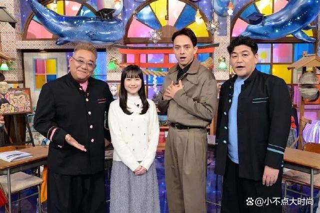 高搭配：才懂小个子冬天要“裙过膝色协调”PG电子麻将胡了试玩一米五的芦田爱菜显(图6)