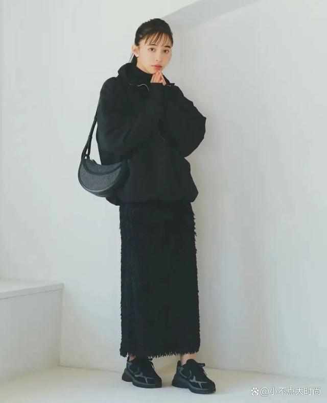 高搭配：才懂小个子冬天要“裙过膝色协调”PG电子麻将胡了试玩一米五的芦田爱菜显(图7)