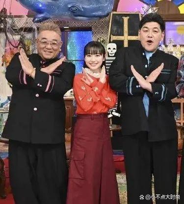 高搭配：才懂小个子冬天要“裙过膝色协调”PG电子麻将胡了试玩一米五的芦田爱菜显(图15)