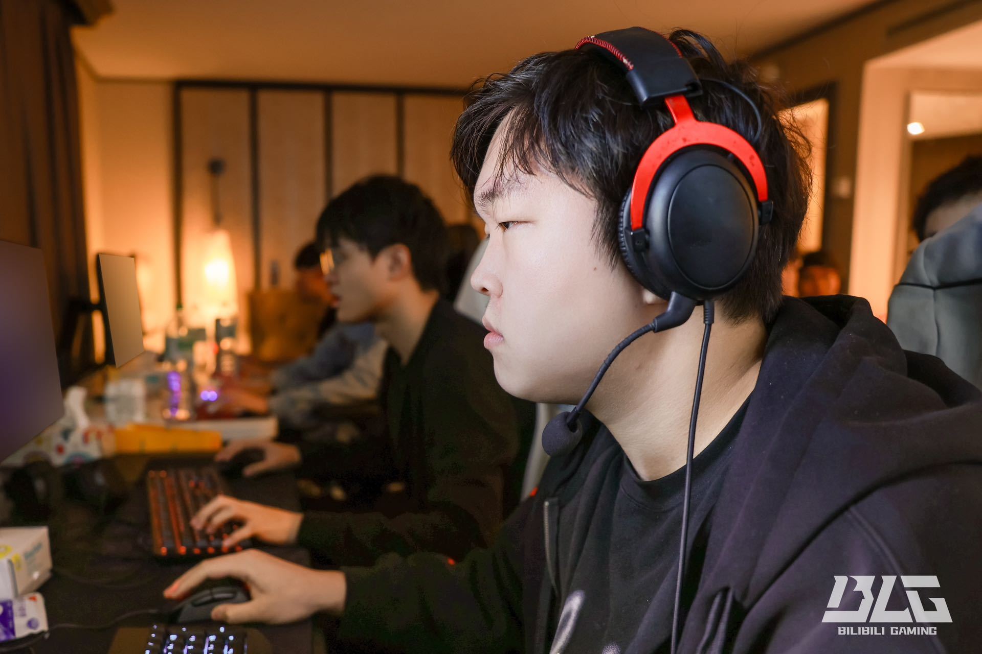 舱？傲风M6让你全身放松每一刻PG麻将胡了2仿生按摩？空调座(图4)